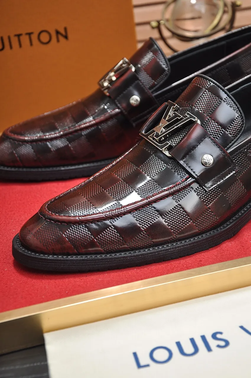 Men's men's shoes 💰520💶 [LV] (original single cowhide lining) 🍀LV's latest genuine leather business suit shoes are launched simultaneously on the official website. The first-layer cowhide imported from Italy is made of heavy gold, 💥official website 1:1 rubber outsole. Versatile to wear, high-end without losing class, and the color combination is extraordinary. This four-season style is alluring when worn on your feet, showing off your big-name flair. Standard code 38-45 (45 customized)